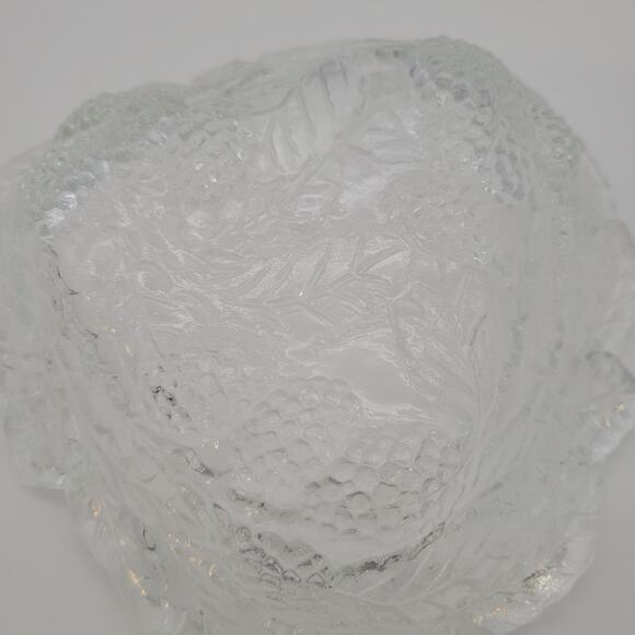 Vintage Intricately Textured Grapes and Leaves Designed Clear‎ Glass Dish - Picture 6 of 7